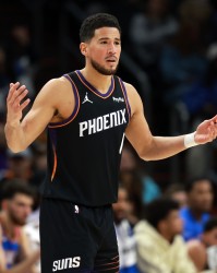 九游正版平台-伤退末节没打！布克21中12砍下31分4板3助1断 第三节16分